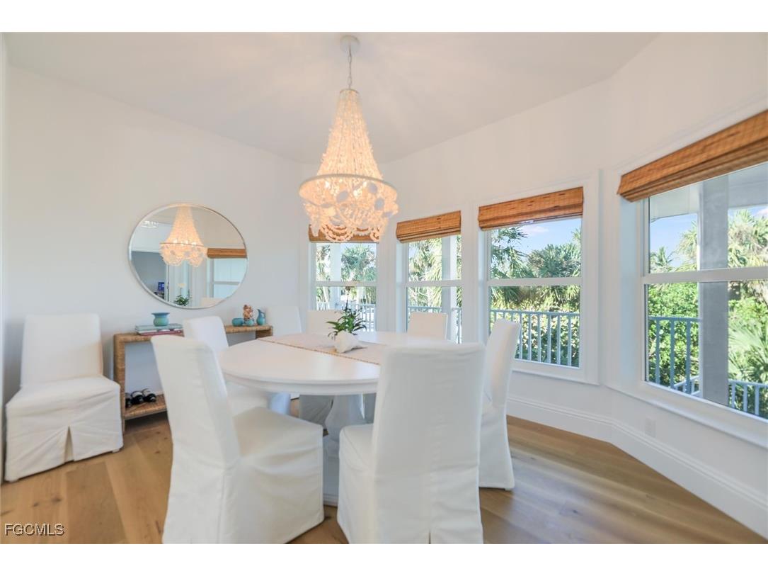 1990 My Tern Court Sanibel FL 33957 2025015594 image16