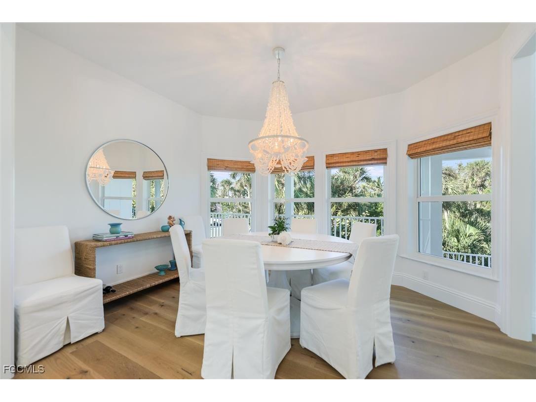 1990 My Tern Court Sanibel FL 33957 2025015594 image17