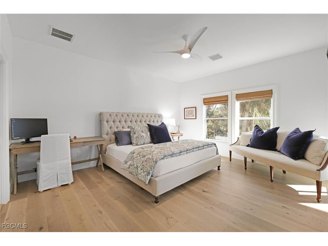 1990 My Tern Court Sanibel FL 33957 2025015594 image20