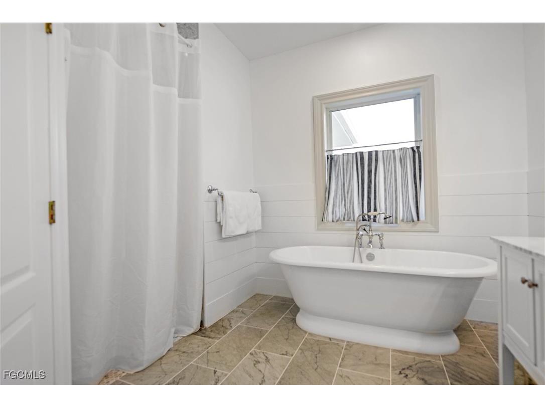 1990 My Tern Court Sanibel FL 33957 2025015594 image22