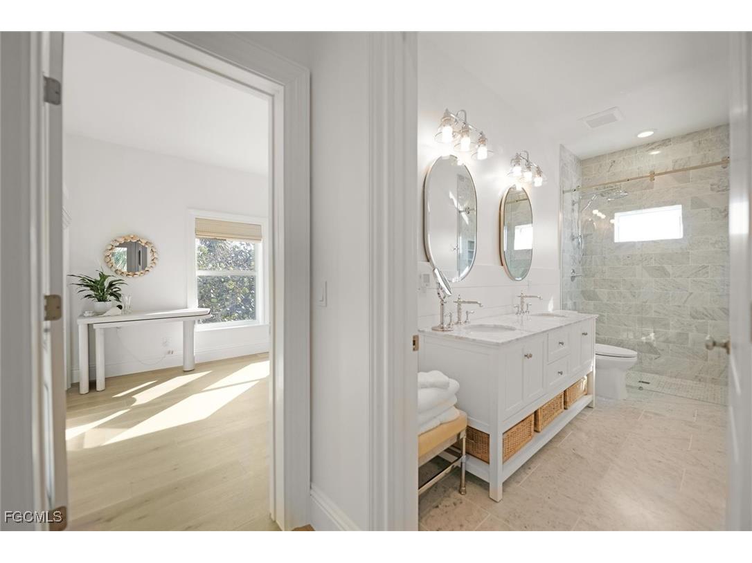 1990 My Tern Court Sanibel FL 33957 2025015594 image27