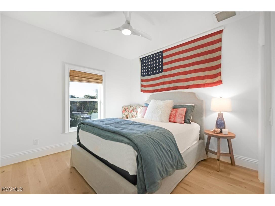 1990 My Tern Court Sanibel FL 33957 2025015594 image29