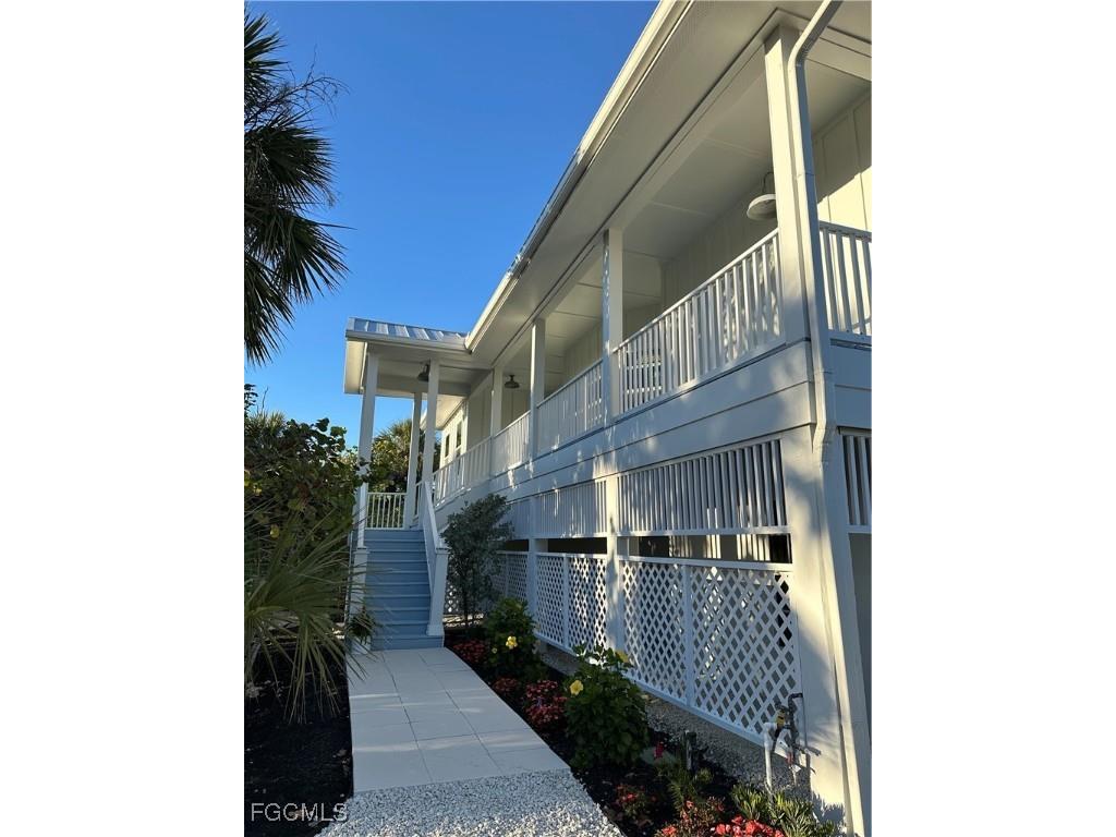 1990 My Tern Court Sanibel FL 33957 2025015594 image3