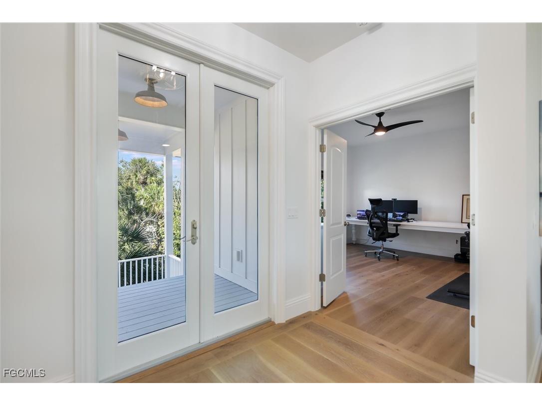 1990 My Tern Court Sanibel FL 33957 2025015594 image30