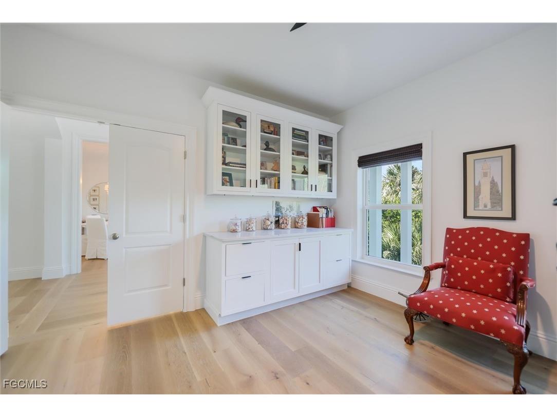 1990 My Tern Court Sanibel FL 33957 2025015594 image31