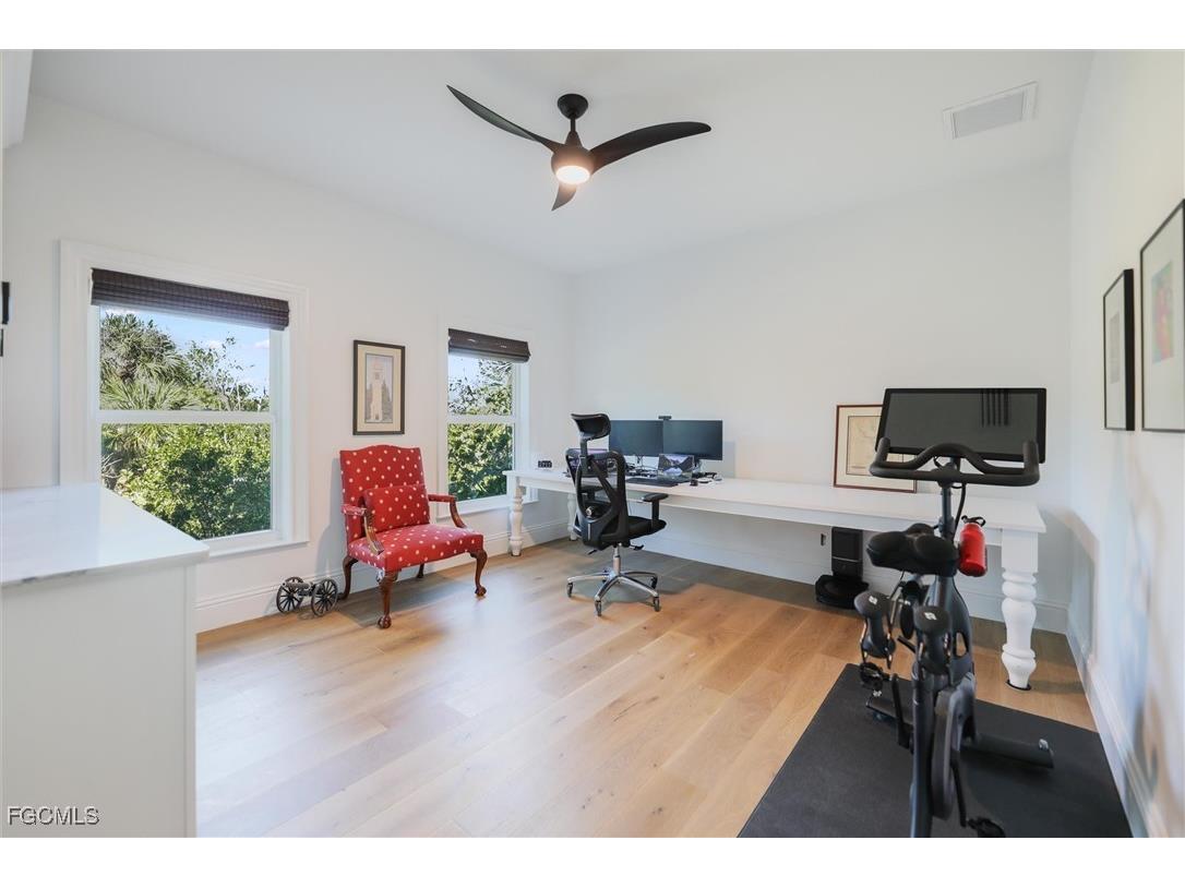 1990 My Tern Court Sanibel FL 33957 2025015594 image32