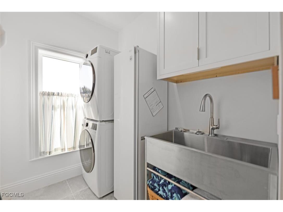 1990 My Tern Court Sanibel FL 33957 2025015594 image33