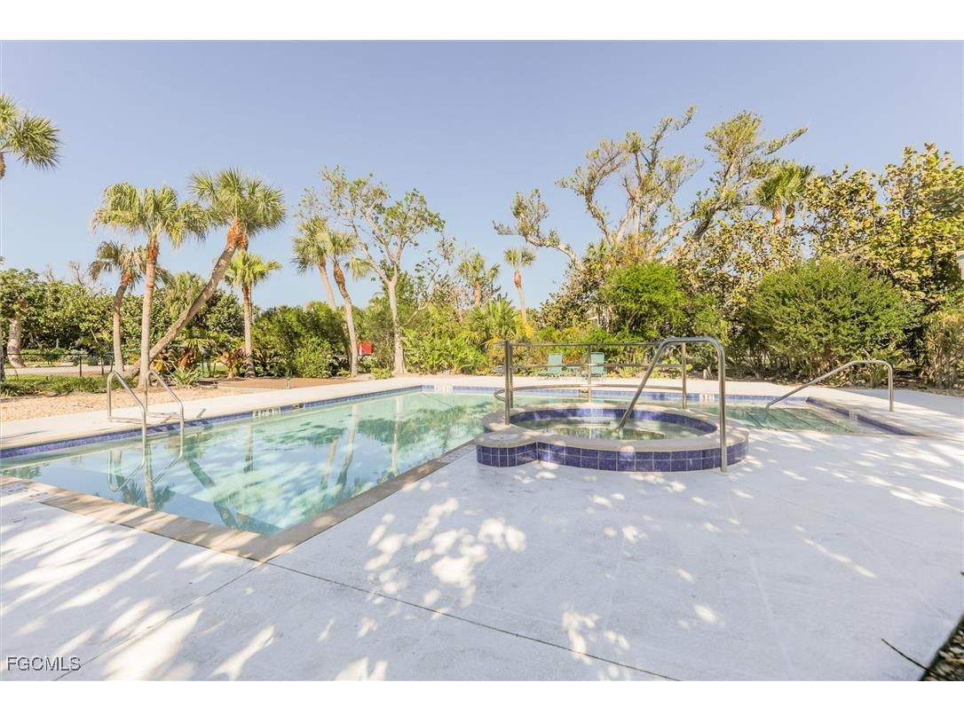 1990 My Tern Court Sanibel FL 33957 2025015594 image36