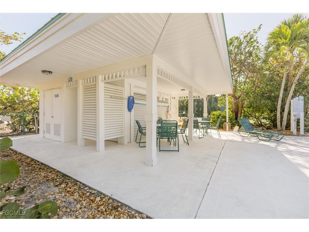 1990 My Tern Court Sanibel FL 33957 2025015594 image37