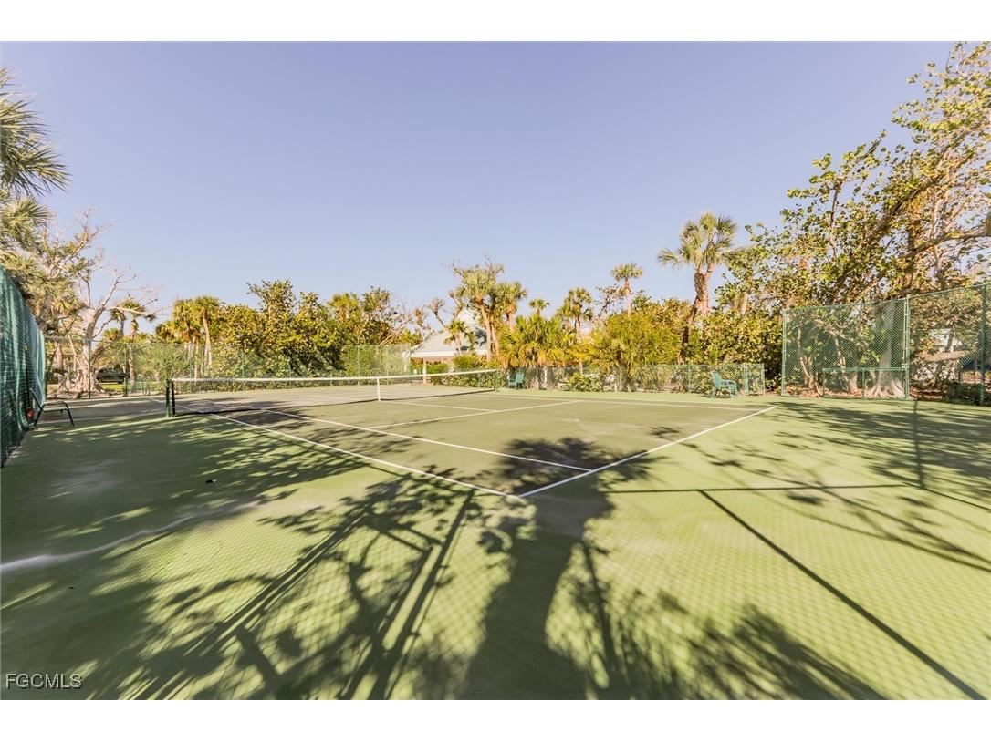 1990 My Tern Court Sanibel FL 33957 2025015594 image39