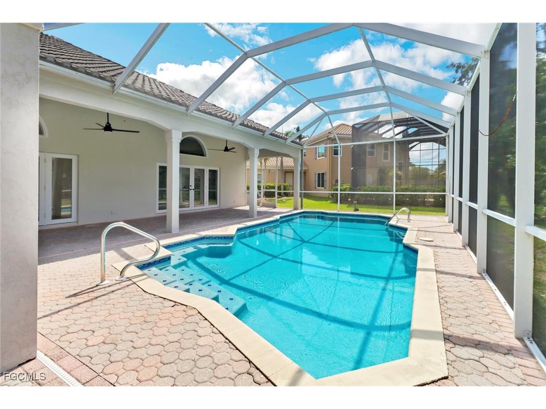 20 Catalpa Court Fort Myers FL 33919 2025015526 image1