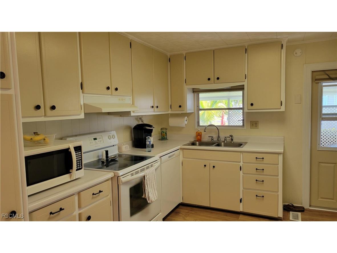 20 Channel Lane Fort Myers FL 33905 2025021635 image6