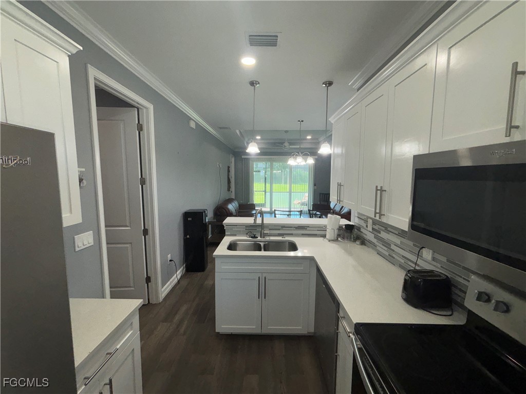 20 Roanoke Drive Fort Myers FL 33905 2025013840 image3