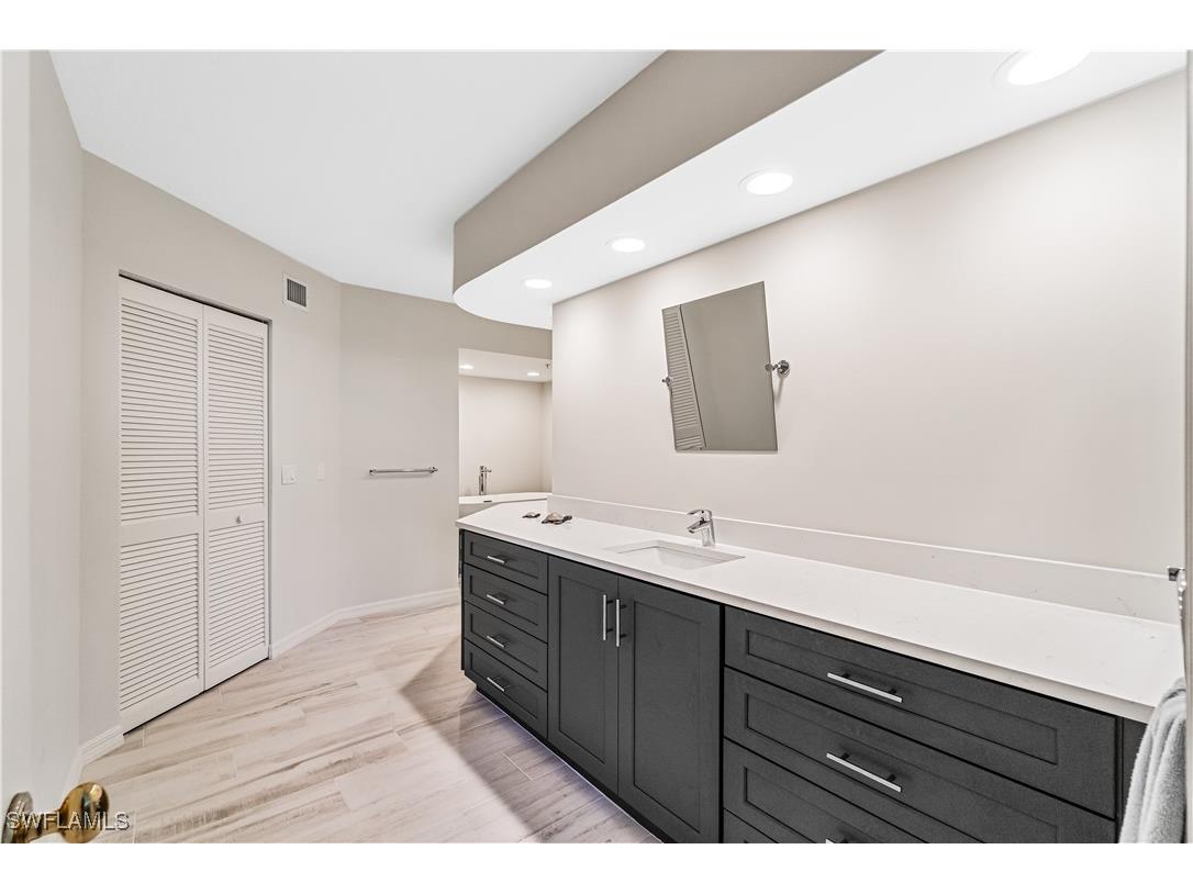 20 Seagate Drive #103 Naples FL 34103 225080743 image10