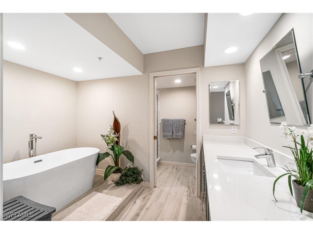 20 Seagate Drive #103 Naples FL 34103 225080743 image11