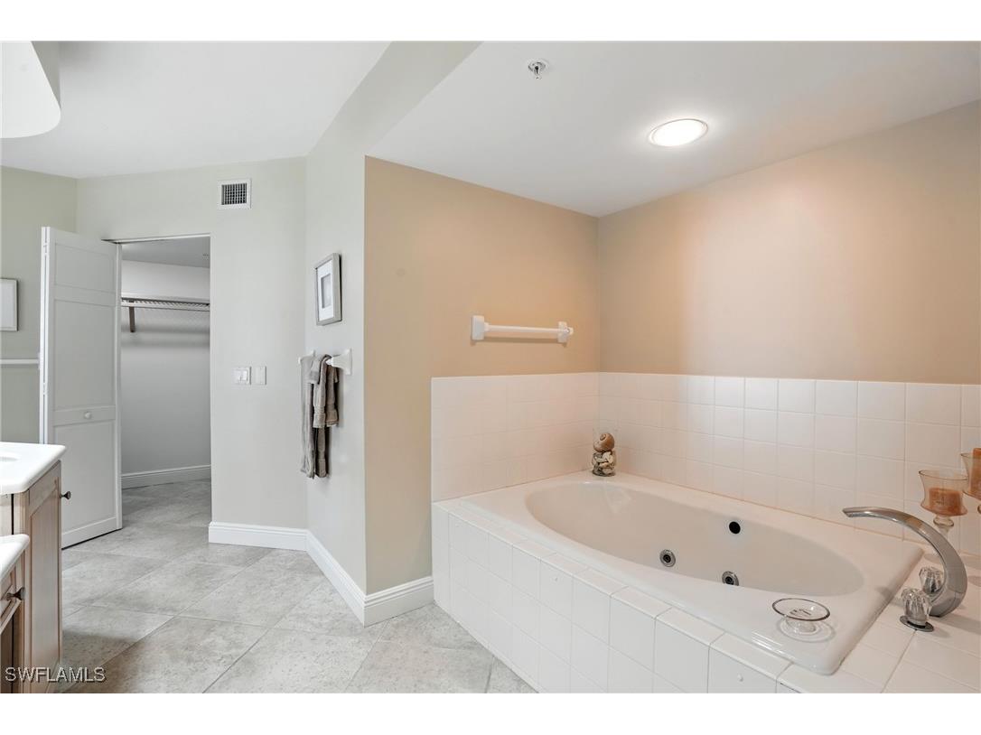 20 Seagate Drive #803 Naples FL 34103 225065300 image27