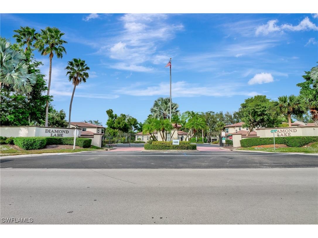200 Diamond Circle #208 Naples FL 34110 223083692 image1