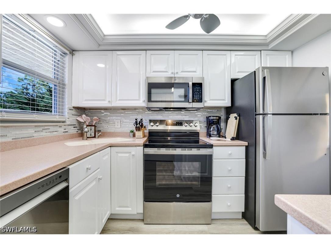 200 Forest Lakes Boulevard #204 Naples FL 34105 226021725 image1