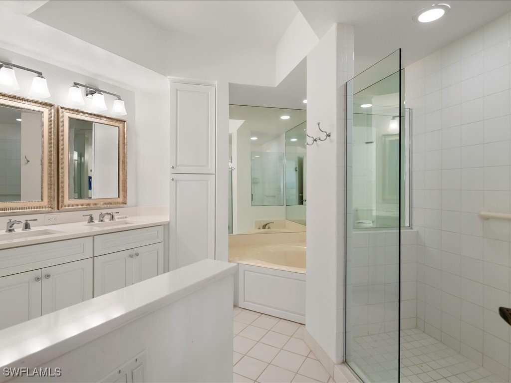 200 L Ambiance Circle #102 Naples FL 34108 225072818 image15