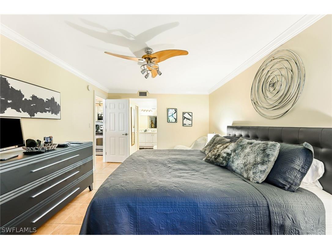 200 Palm Drive #7 R Naples FL 34112 226009028 image8