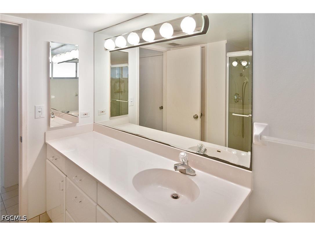 200 Periwinkle Way #225 Sanibel FL 33957 2026015724 image25