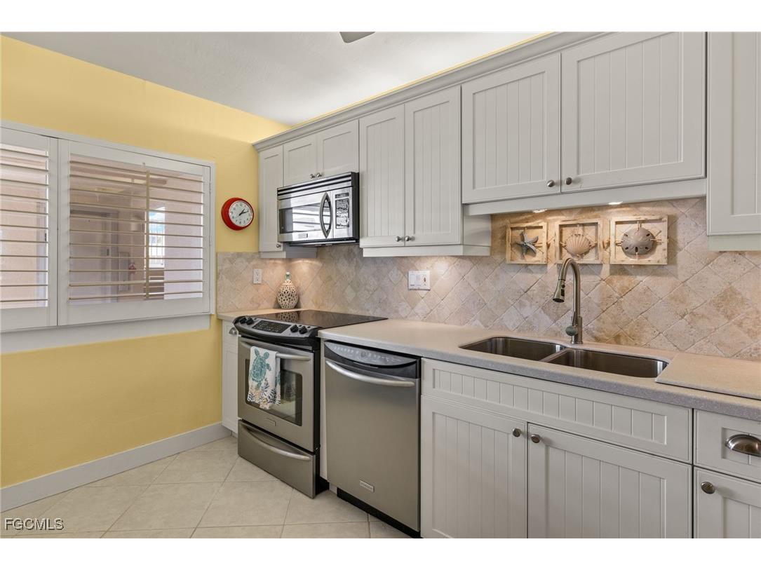 200 Periwinkle Way #231 Sanibel FL 33957 2025017246 image7