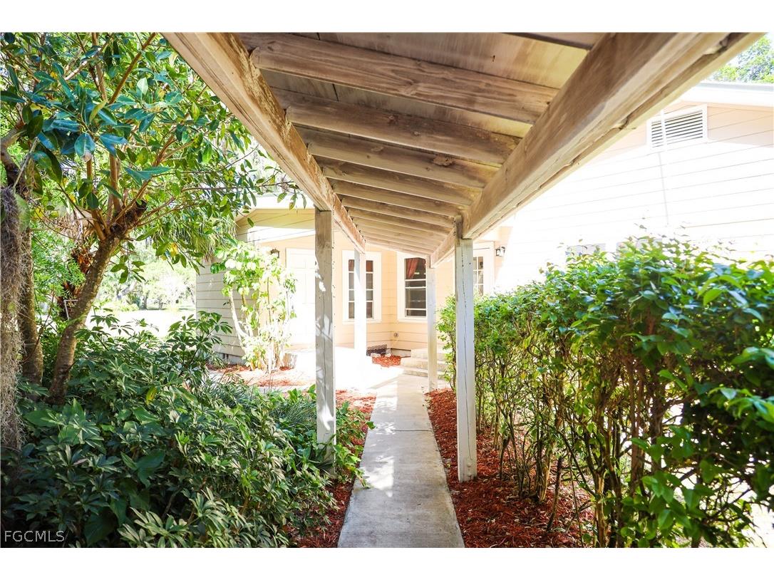 200 Riverview Drive Labelle FL 33935 2026008801 image6