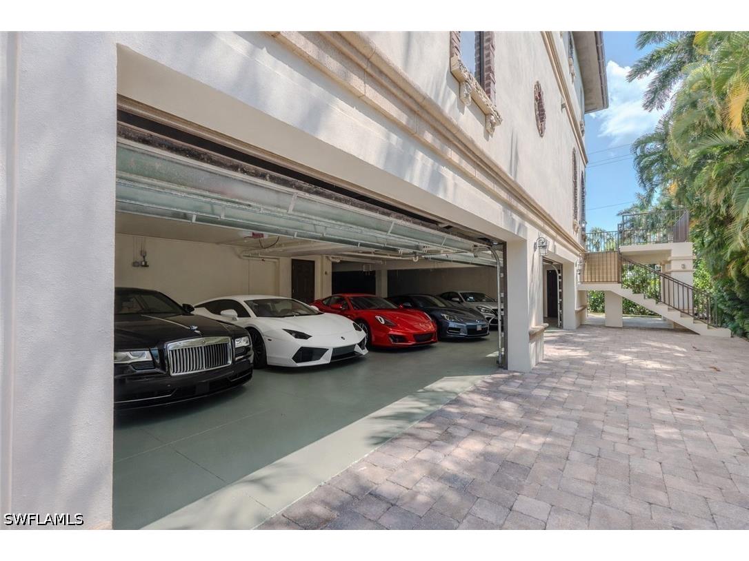 200 S Golf Drive Naples FL 34102 226011149 image3
