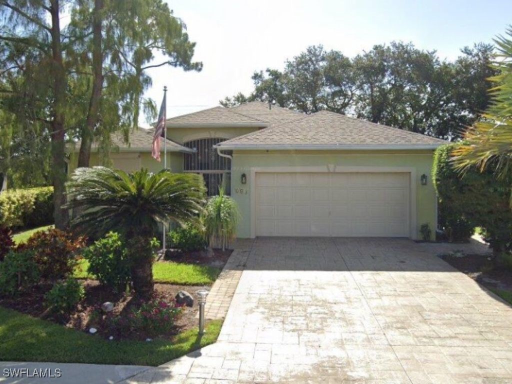 200 Stanhope Circle Naples FL 34104 225070883 image1