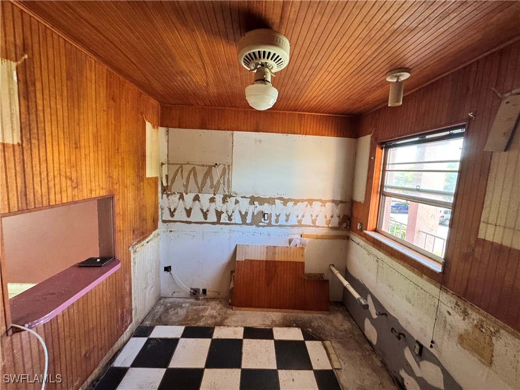 200 Turtle Lake Court #205 Naples FL 34105 225078088 image1