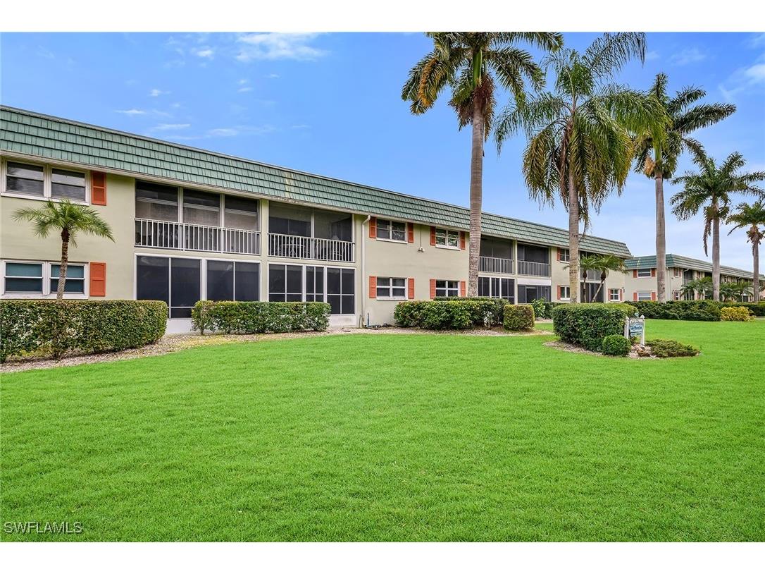 200 Valley Stream Drive #3B Naples FL 34113 226005672 image1