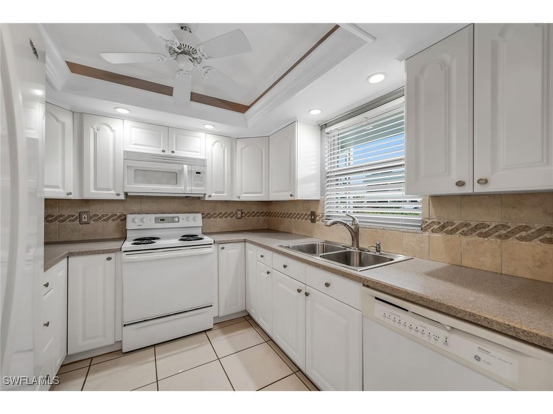 200 Valley Stream Drive #3B Naples FL 34113 226005672 image3