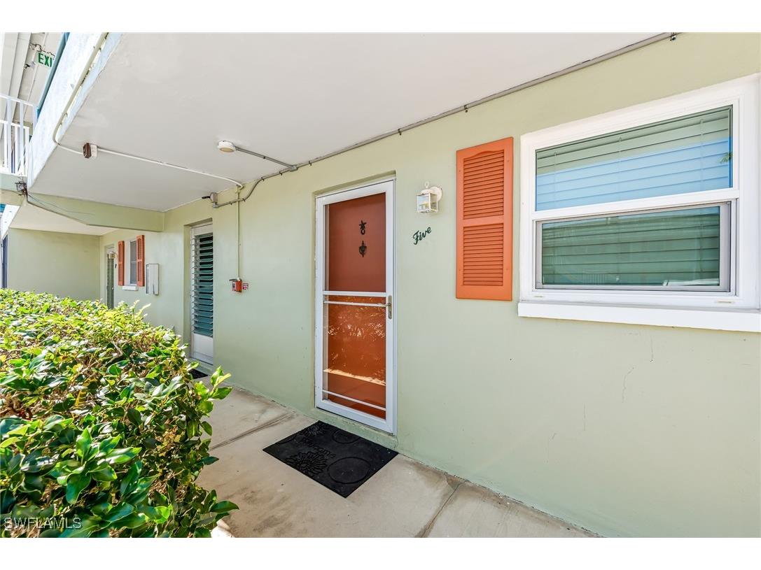 200 Valley Stream Drive #5B Naples FL 34113 225068801 image1