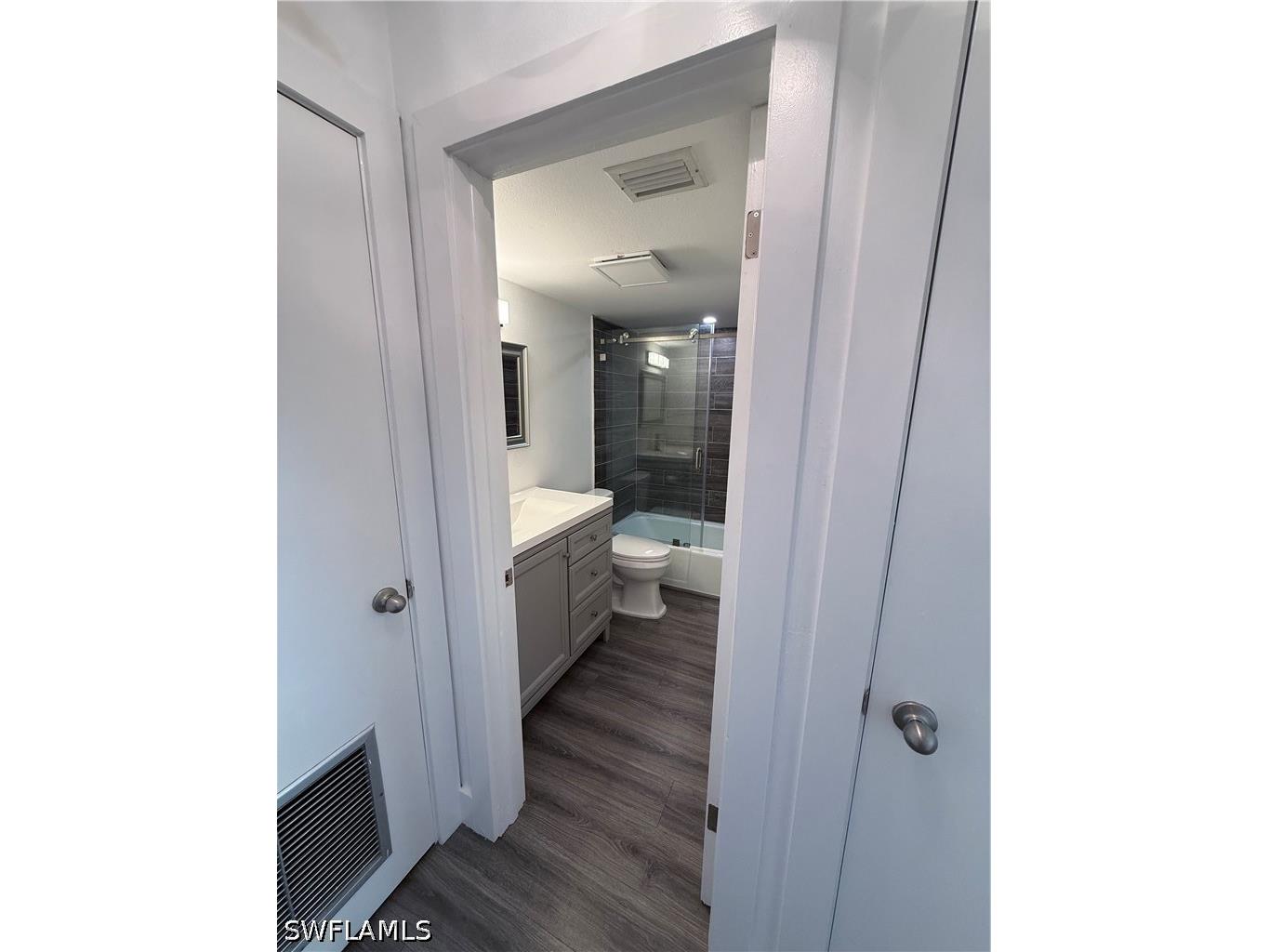 200 Valley Stream Drive #8B Naples FL 34113 226014985 image10