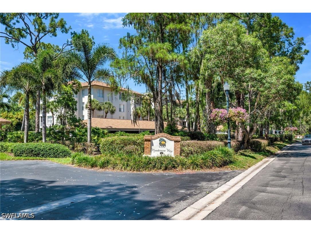 200 Wyndemere Way #B402 Naples FL 34105 226019726 image16