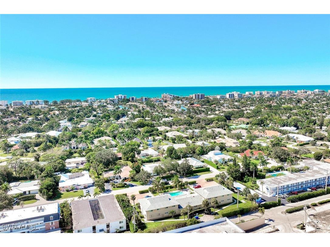 2000 Alamanda Drive #104 Naples FL 34102 225076157 image1