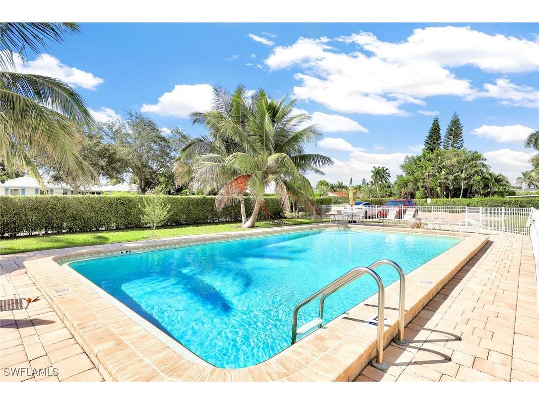 2000 Alamanda Drive #104 Naples FL 34102 225076157 image15