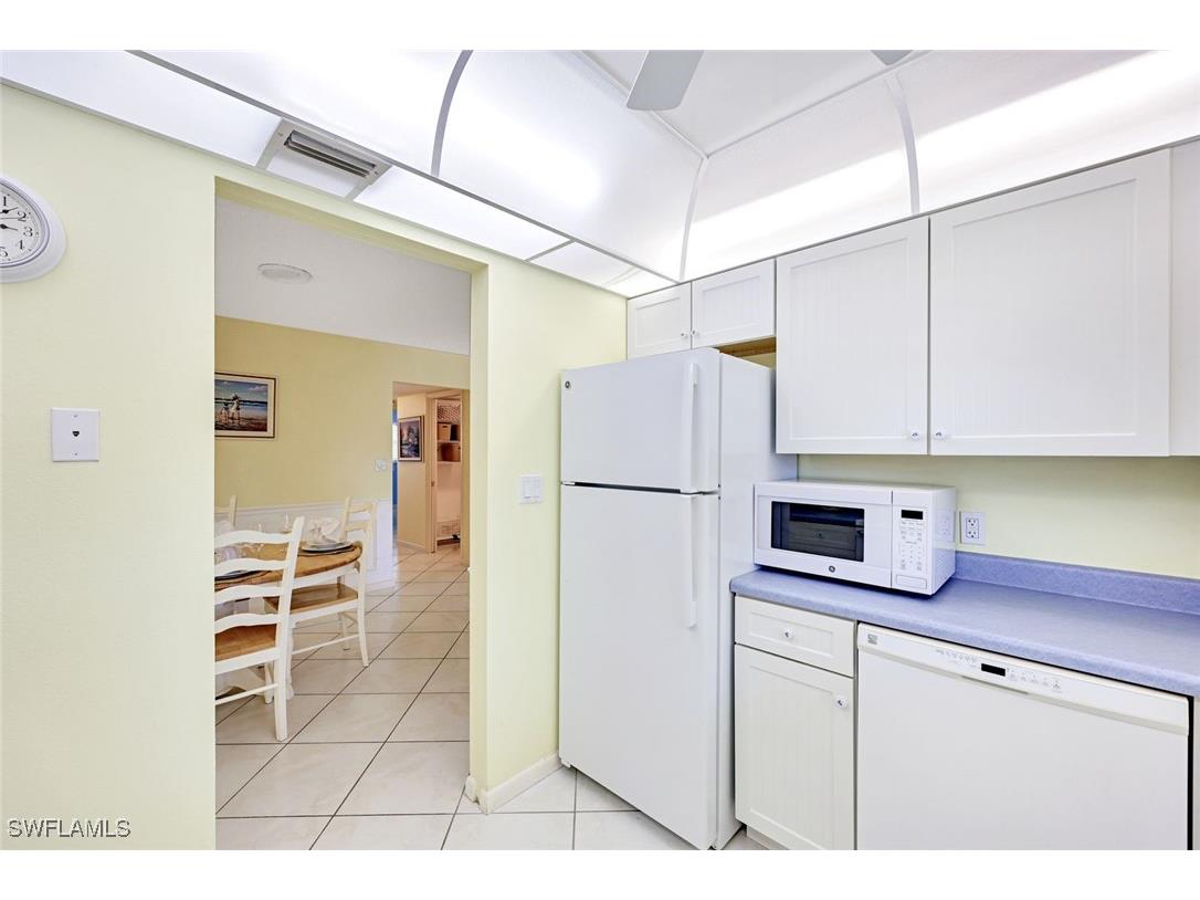 2000 Alamanda Drive #104 Naples FL 34102 225076157 image25