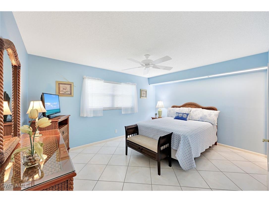 2000 Alamanda Drive #104 Naples FL 34102 225076157 image26