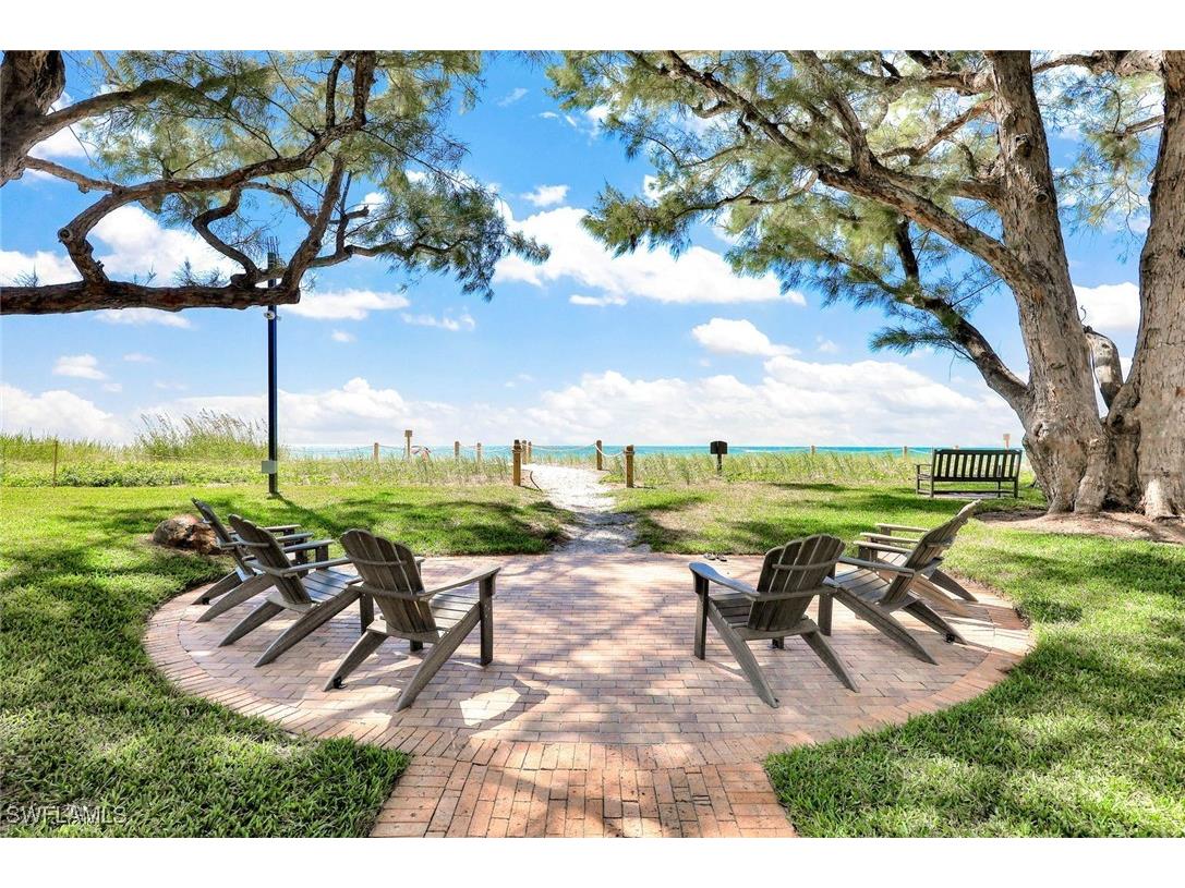 2000 Alamanda Drive #104 Naples FL 34102 225076157 image6