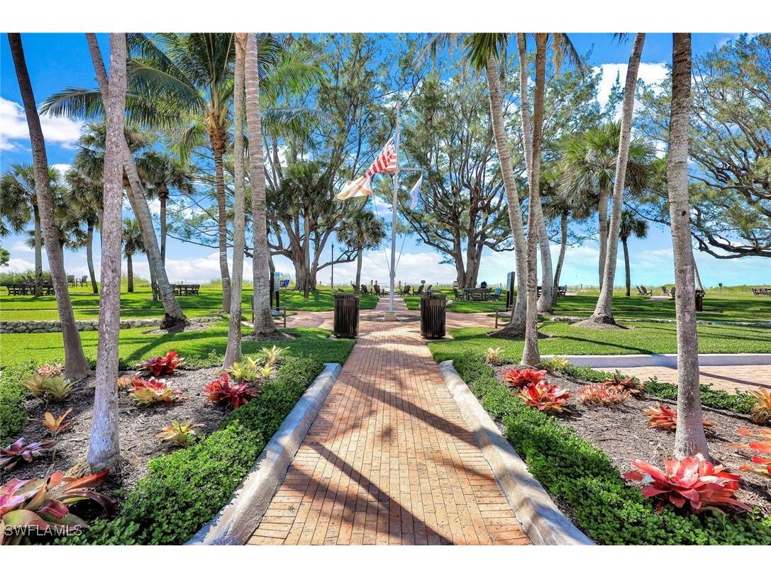 2000 Alamanda Drive #104 Naples FL 34102 225076157 image7