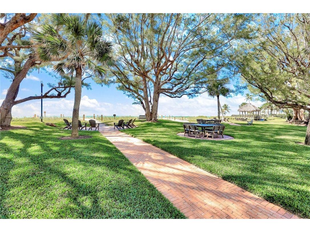 2000 Alamanda Drive #104 Naples FL 34102 225076157 image8