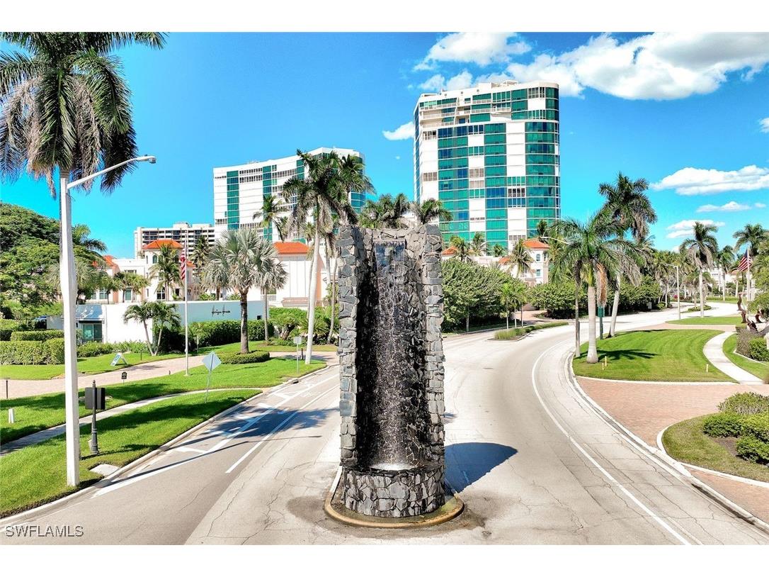 2000 Alamanda Drive #104 Naples FL 34102 225076157 image9