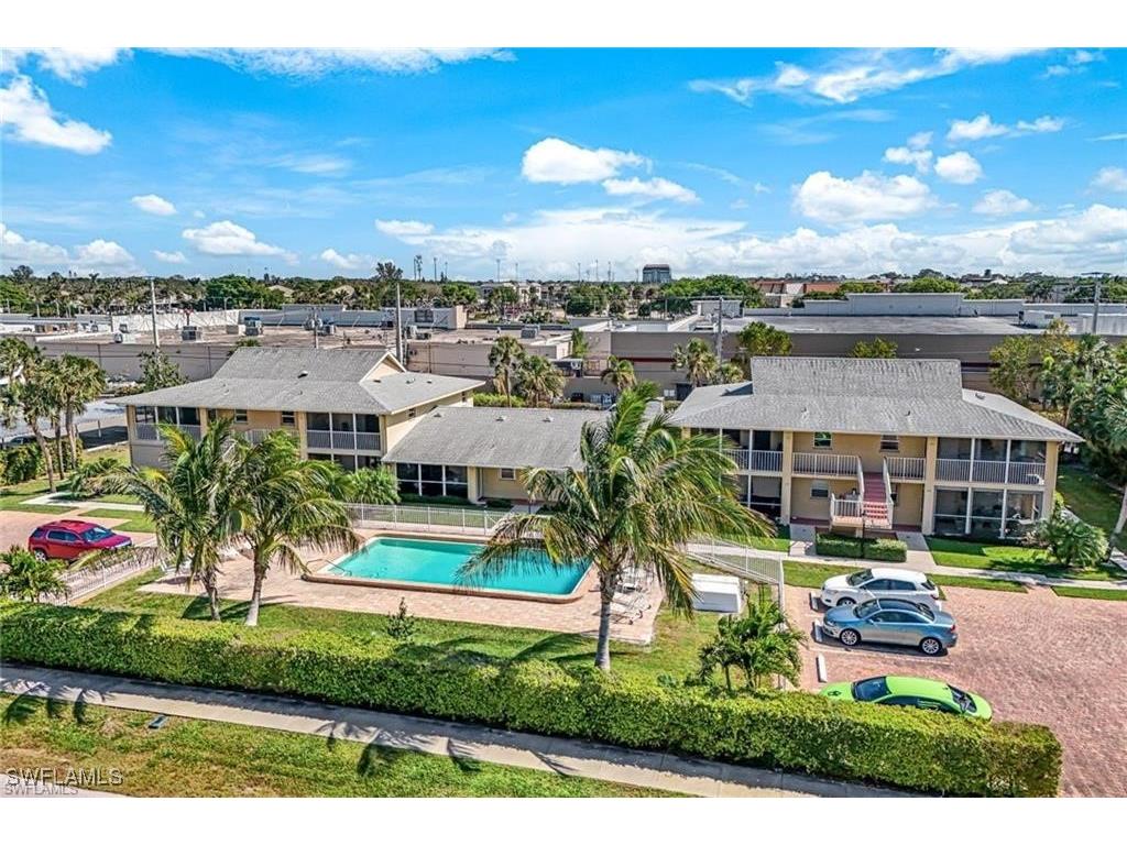 2000 Alamanda Drive #206 Naples FL 34102 225080177 image1