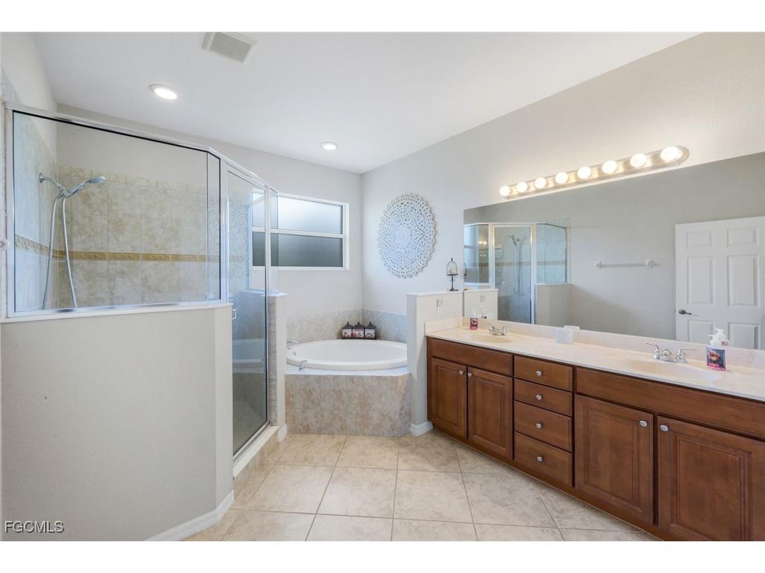 20007 Larino Loop Estero FL 33928 2025006407 image16