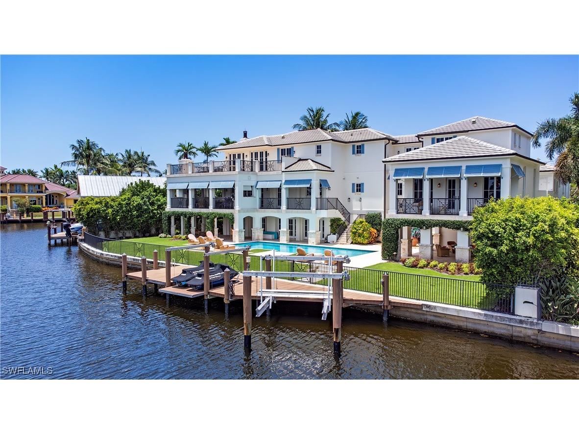 2001 4th Street S Naples FL 34102 225085070 image1