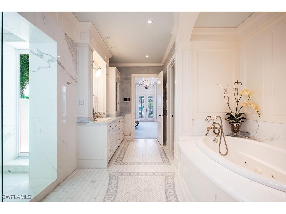 2001 4th Street S Naples FL 34102 225085070 image10