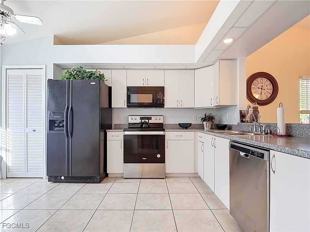 2001 Corona Del Sire Drive North Fort Myers FL 33917 2025009320 image7