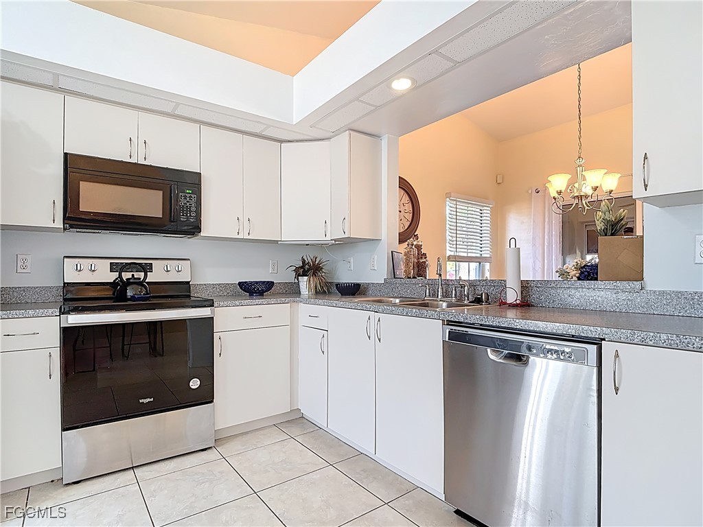 2001 Corona Del Sire Drive North Fort Myers FL 33917 2025009320 image8