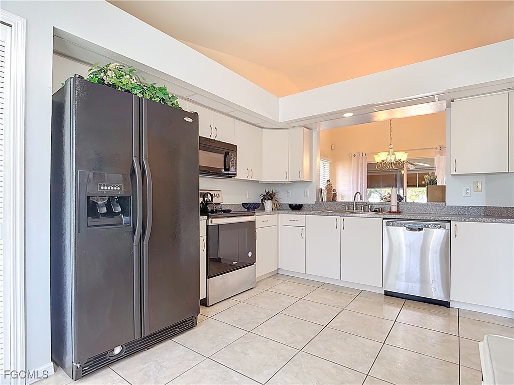 2001 Corona Del Sire Drive North Fort Myers FL 33917 2025009320 image9